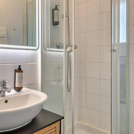 Alexandre F2 Cosy Avec Parking A Deux Pas De La Seine