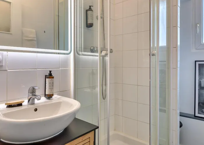 Cécile Charming One-bedroom With Parking Close To The Seine